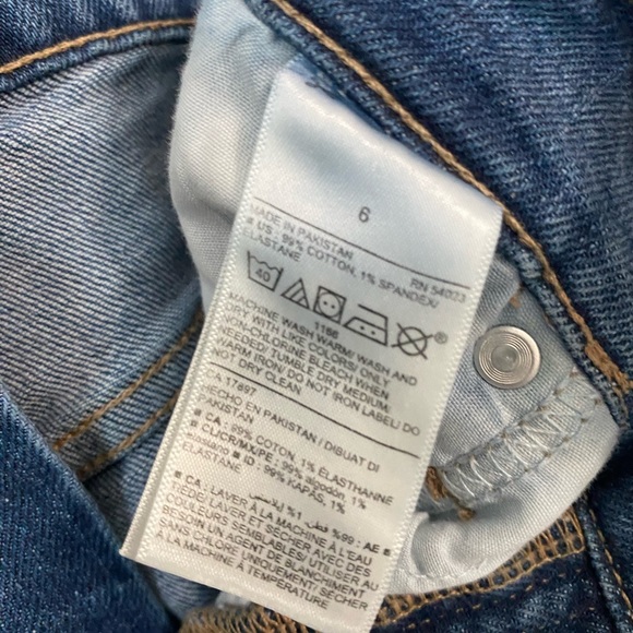 Women’s Size 6 Extra High-Rise Sky-Hi Straight Old Navy Jeans - Picture 4 of 7